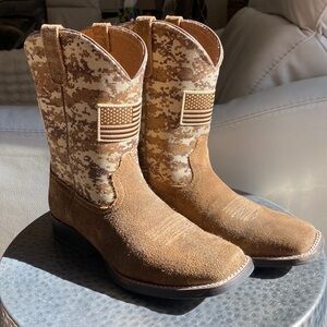 Ariat kids Cowboy Boots size 5